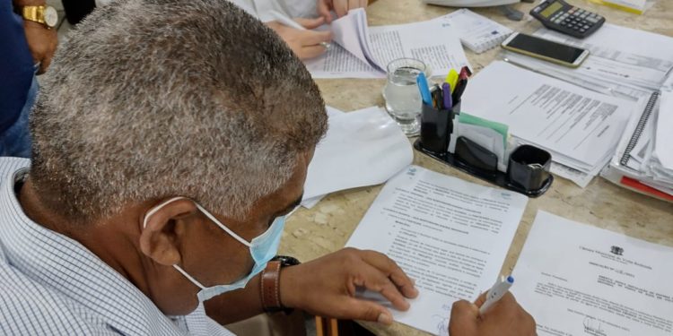 Edson Quinto comemora convênio para combater desperdício de água em VR