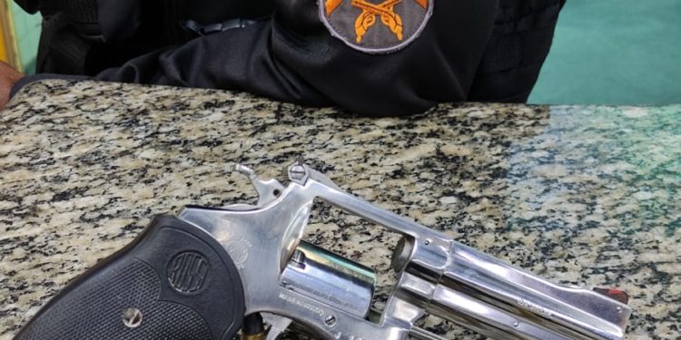Ação rápida da PM prende homem armado no bairro Vila Maria