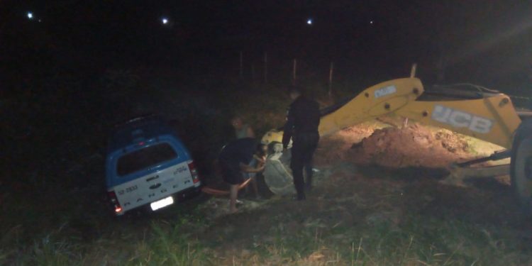 Porto Real : viatura da PM sofre acidente após disparos de bandido pilotando moto