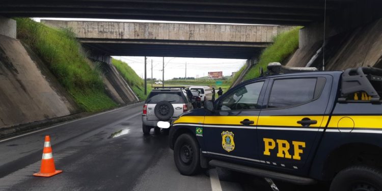 Itatiaia: PRF aplica 153 multas a apreende 26 veículos durante Operação Rodovida