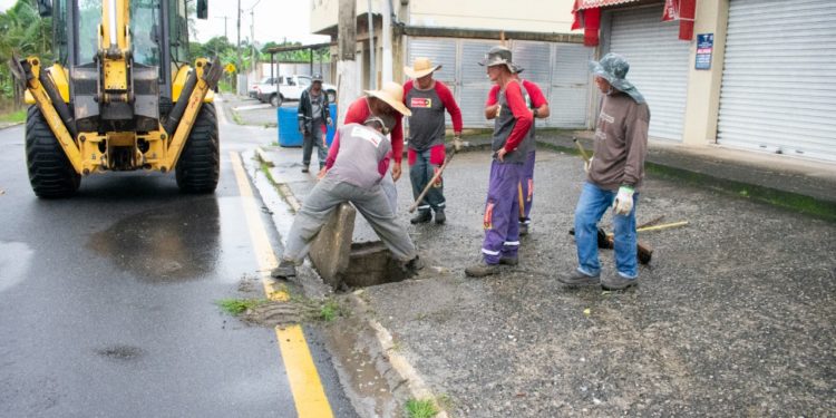 Porto Real faz limpeza no sistema pluvial e pede apoio no descarte correto de lixo e entulho