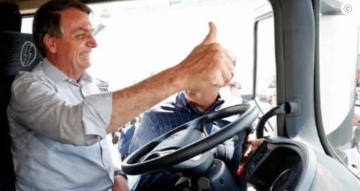 Bolsonaro sanciona projeto que cria o MEI Caminhoneiro