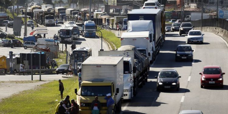 ANTT publica tabela com valores atualizados de frete rodoviário. Veja tabela