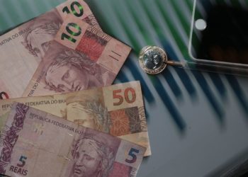 Entra em vigor o novo salário mínimo de R$ 1.212