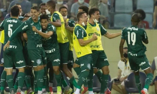 Copinha: Palmeiras bate o São Paulo e fará final contra o Santos