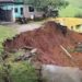 Vídeo: Defesa Civil de Rio Claro retira moradores de área de risco antes de morro desabar