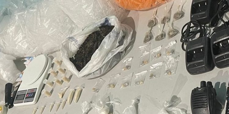 Traficantes iriam carregar mais de 2,5 mil pinos de cocaína no Santa Cruz