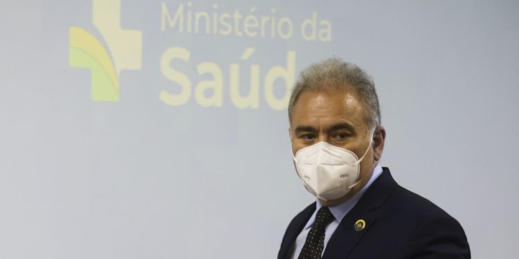 Governo discute se isolamento de assintomáticos com covid pode ser reduzido para 5 dias