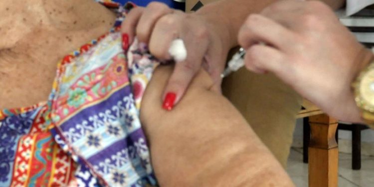 Covid-19: Barra Mansa inicia aplicação de 4ª dose da vacina em imunossuprimidos
