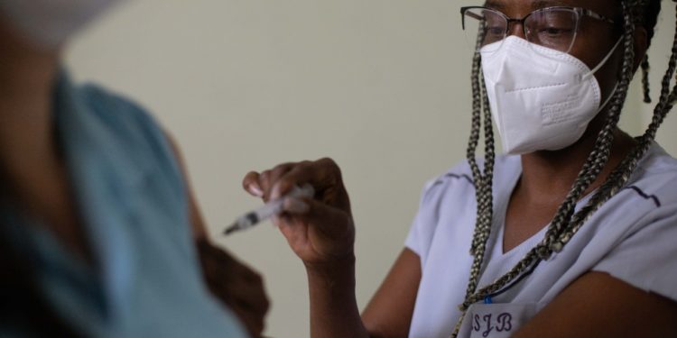 Volta Redonda inicia nesta quinta-feira a aplicação da 4ª dose contra Covid-19