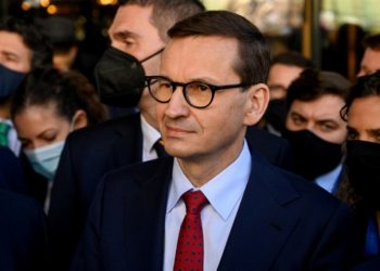 Polônia pode dar armas para a Ucrânia, diz primeiro-ministro