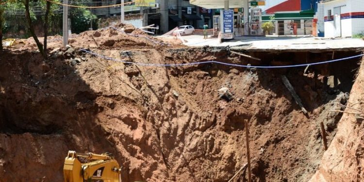 Barra Mansa: parte da galeria danificada na Rua Mário Ramos já foi reconstruída