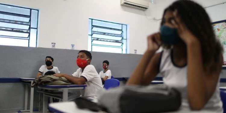Prevenção à covid-19 na volta às aulas depende da comunidade escolar