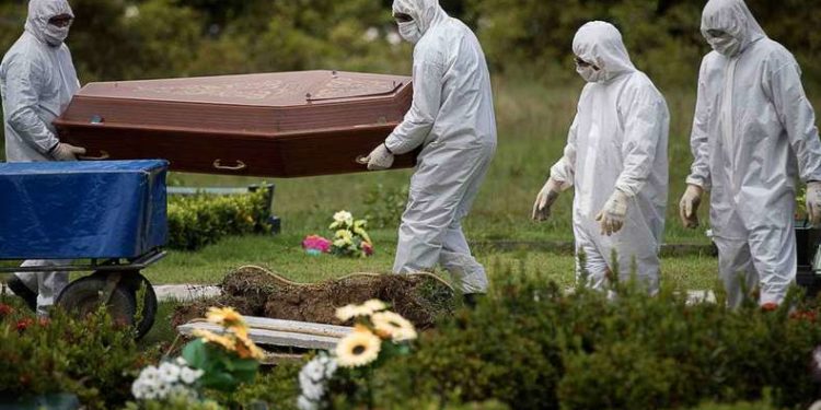 Covid-19: Brasil registra 929 mortes e 193 mil casos em 24 horas