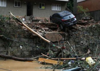 Governador pede ajuda ao governo federal para reconstruir Petrópolis