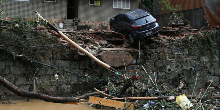 Governador pede ajuda ao governo federal para reconstruir Petrópolis