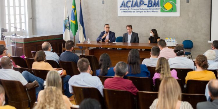 Contadores e advogados de BM são orientados sobre Incentivos Fiscais em palestra na ACIAP