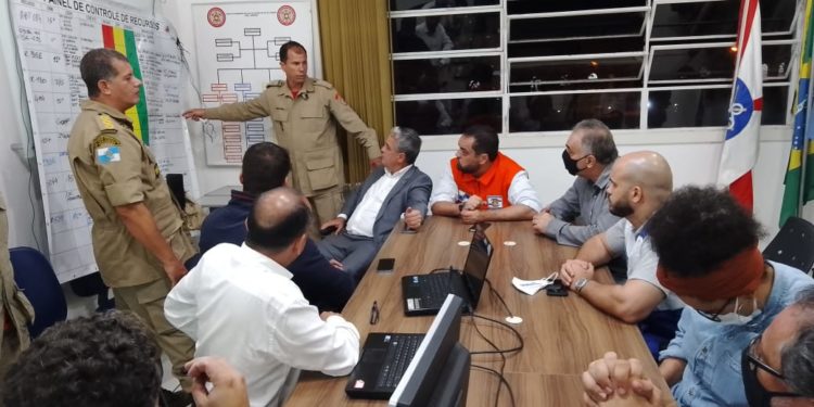 Em Petrópolis, Cláudio Castro define ações do Estado após forte temporal