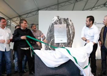 Bolsonaro e Castro inauguram pedra fundamental de termelétrica no Rio