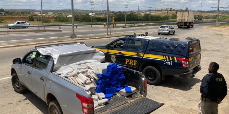 PRF apreende cocaína avaliada em R$ 71 milhões na BR-116. Veja o vídeo