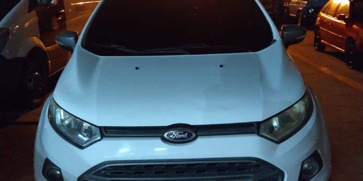 VR: homens são presos pela PM com 500 pinos de cocaína e carro suspeito de ser clonado