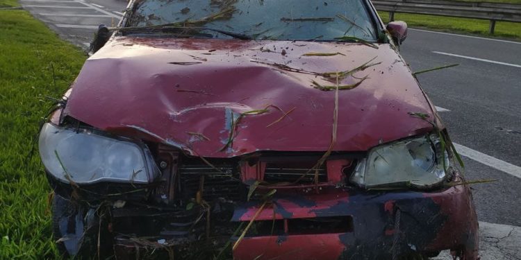 Porto Real: mulher perde o controle do carro, capota na Dutra e ainda leva multa de R$ 4,1 mil