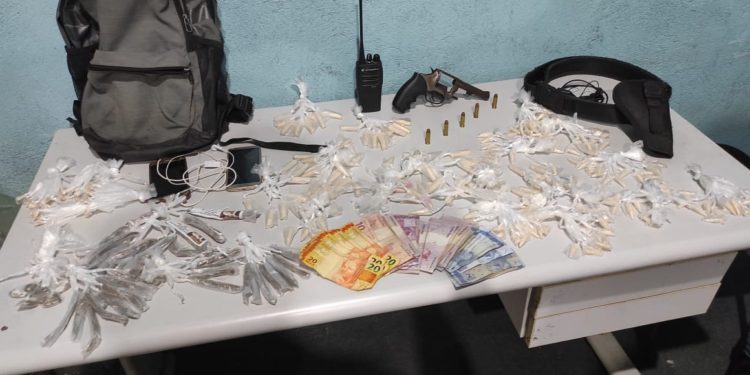 PM estoura “boca de fumo” na Rua F da Vila Brasília