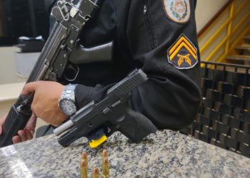Homem é detido com arma após confusão no Ano Bom