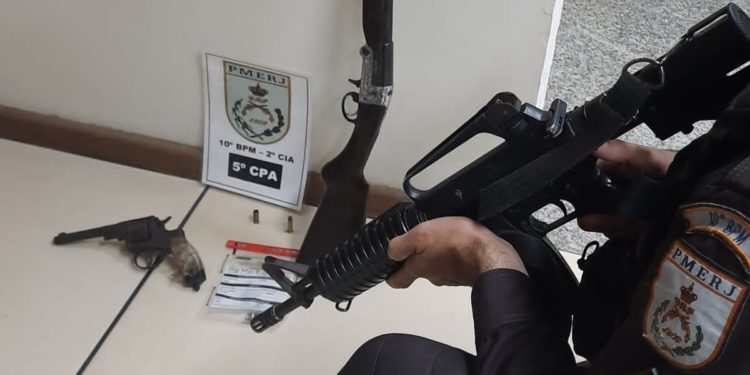 PM prende homem com armas, munição e droga em Paty do Alferes