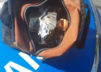 Quatis: PM apreende armas, dinheiro e explosivos. Buscas aos criminosos continuam