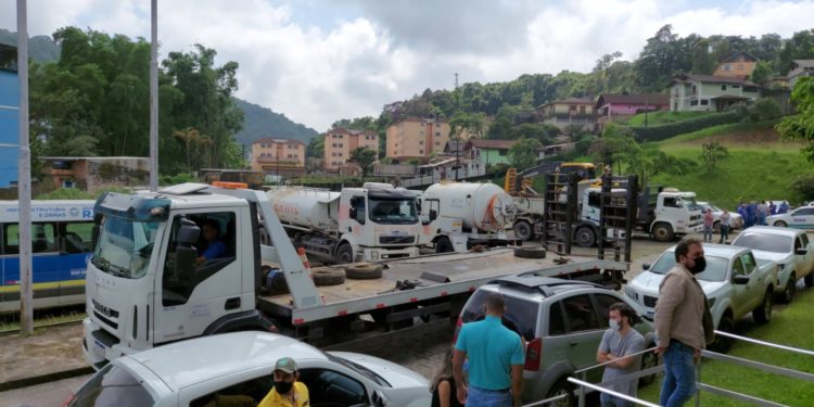 Governo do Estado mobiliza força-tarefa para chegada de equipamentos a Petrópolis