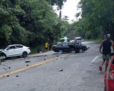 Acidente deixa um morto, um ferido e uma criança em estado grave na Rio X Santos