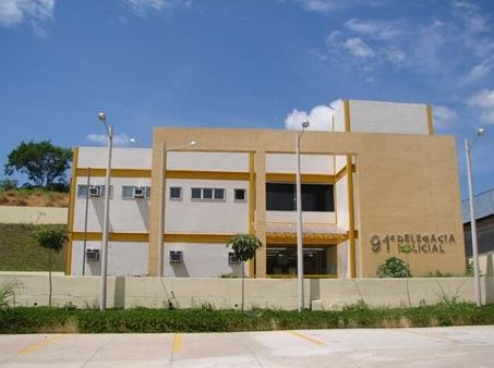 Mãe e filho são presos em Valença por envolvimento com o tráfico