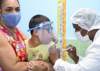 Barra Mansa fará busca ativa e vacinação nas escolas devido à baixa adesão à dose pediátrica