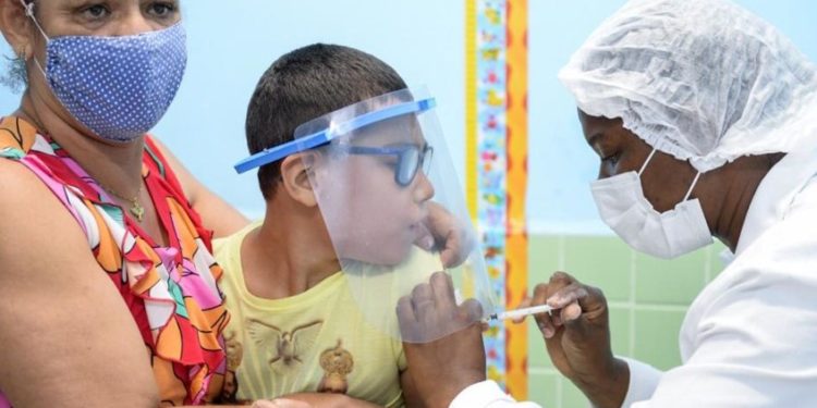 Barra Mansa fará busca ativa e vacinação nas escolas devido à baixa adesão à dose pediátrica
