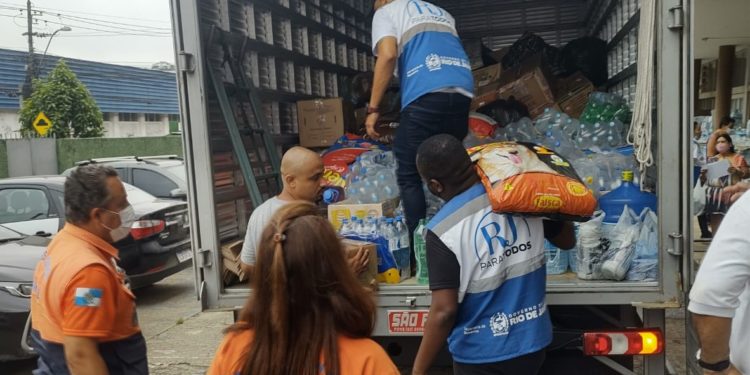 Pinheiral arrecada mais de uma tonelada de alimentos para Petrópolis