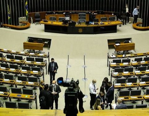 Câmara aprova texto-base do projeto que legaliza jogos no Brasil
