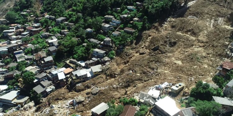 Petrópolis: até agora, 24 pessoas foram resgatadas com vida pelos militares