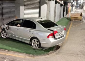 Motorista foge depois provocar acidente no Centro de Barra Mansa