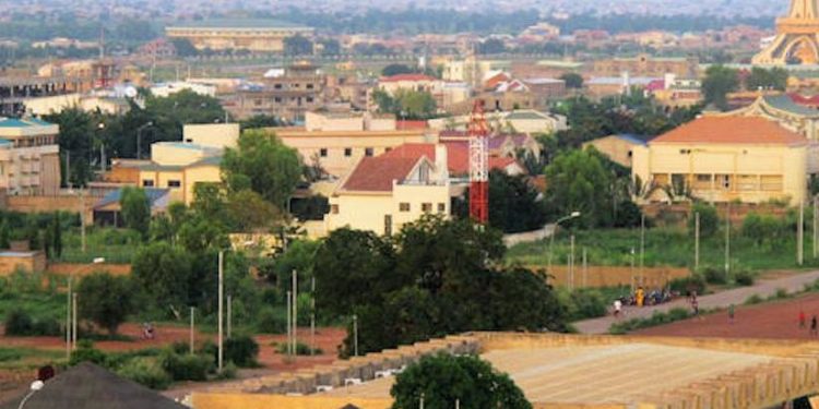 Explosão em mina de ouro em Burkina Faso deixa cerca de 60 mortos