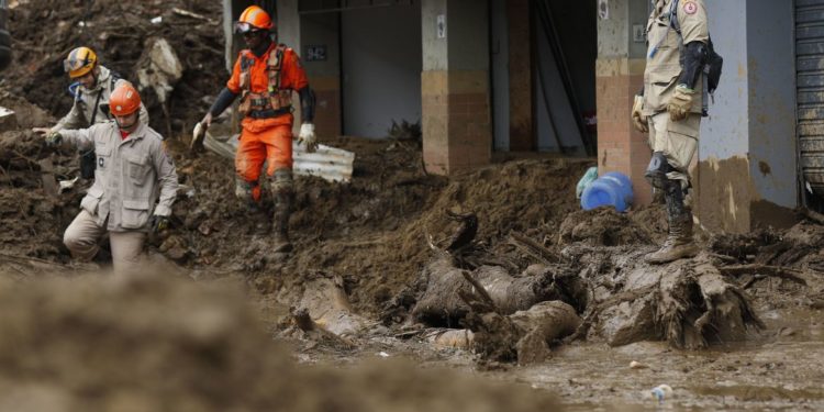 Número de mortos em Petrópolis sobe para 176