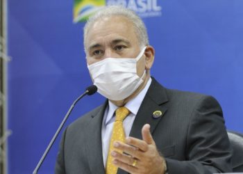 Ministro pede aos pais que levem seus filhos para vacinar contra covid