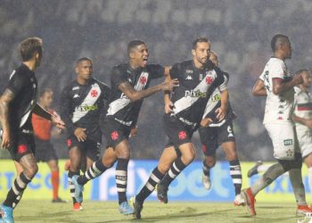 Carioca: com Nenê artilheiro, Vasco derrota Portuguesa e vira líder