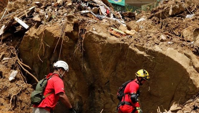 Sobe para 233 número de mortos pelas chuvas de fevereiro em Petrópolis