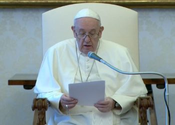 Papa diz que aumento de gastos com defesa após Ucrânia é “loucura”