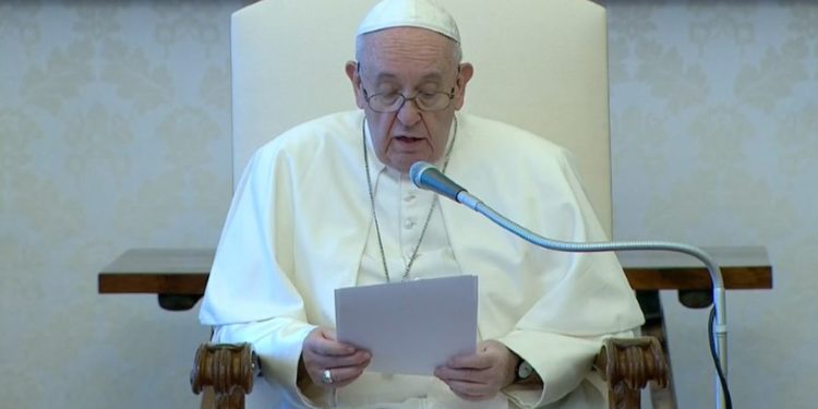 Papa diz que aumento de gastos com defesa após Ucrânia é “loucura”