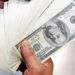 Dólar fecha a R$ 5,02 com procura por commodities