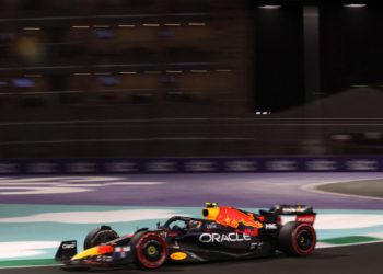 Perez garante primeira pole na F1 da carreira na Arábia Saudita