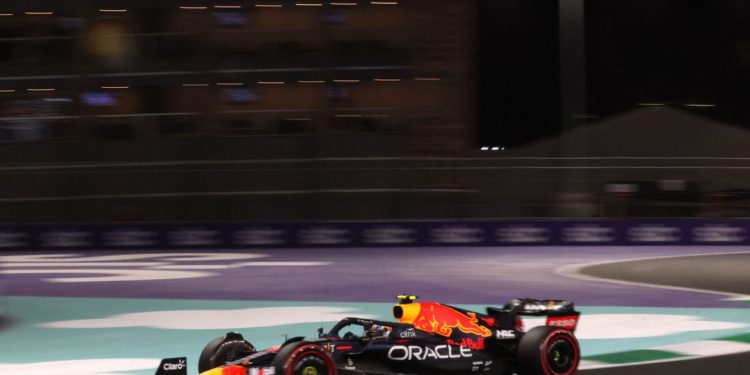 Perez garante primeira pole na F1 da carreira na Arábia Saudita