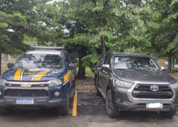 Resende: mulher é detida pela PRF com Hilux roubada